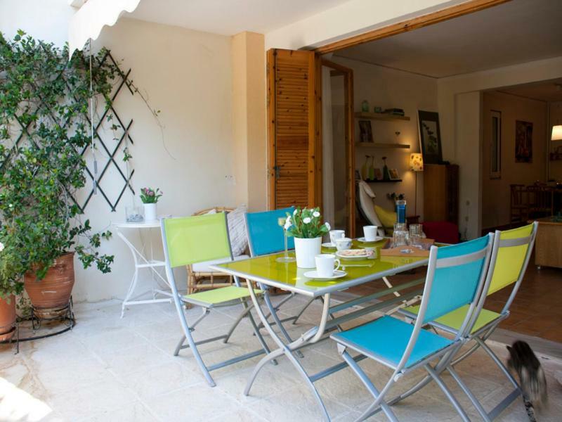 Comfortable Garden Apt Near Vouliagmeni Beach Athens Exterior photo
