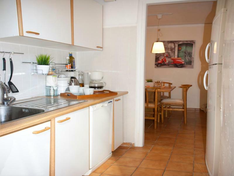 Comfortable Garden Apt Near Vouliagmeni Beach Athens Exterior photo