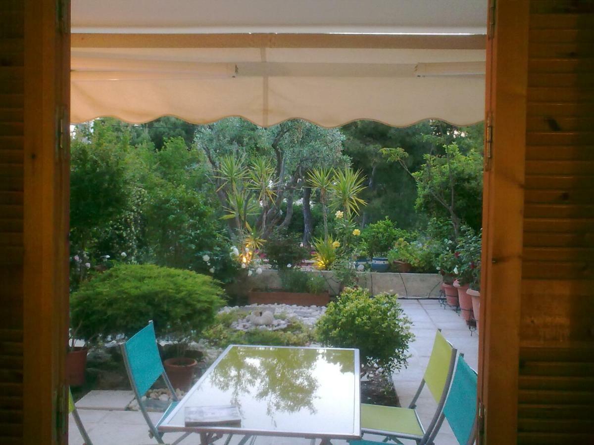 Comfortable Garden Apt Near Vouliagmeni Beach Athens Exterior photo